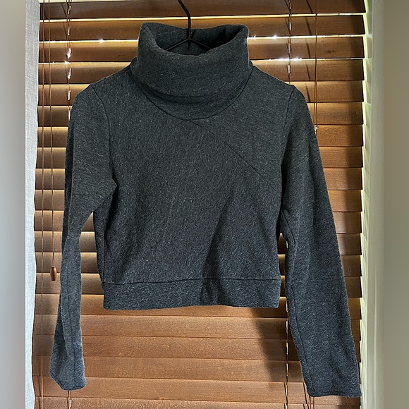 Cropped Turtleneck Sweatshirt - Picture 1 of 2